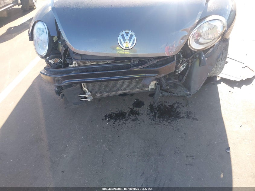 2017 VOLKSWAGEN BEETLE 1.8T SE/1.8T SEL - 3VWJ17AT4HM614736