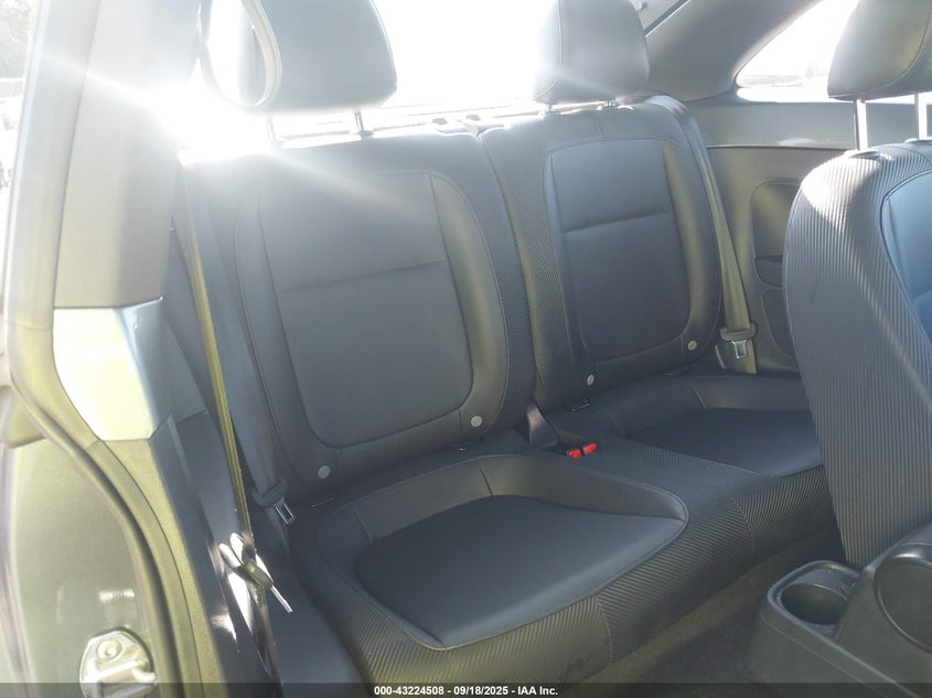2017 VOLKSWAGEN BEETLE 1.8T SE/1.8T SEL - 3VWJ17AT4HM614736