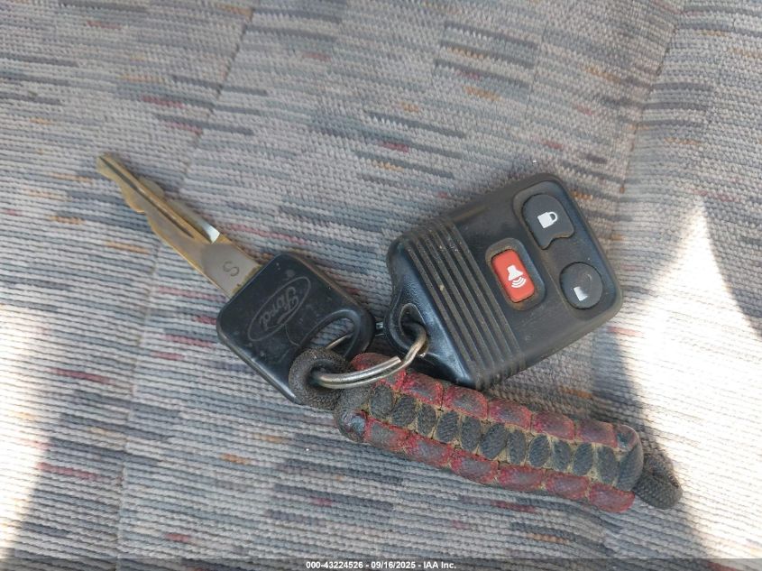 1999 Ford F-250 Lariat/Xl/Xlt VIN: 1FTNX21L9XEE19225 Lot: 43224526