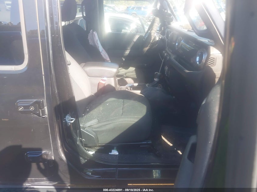 2018 JEEP WRANGLER UNLIMITED SAHARA 4X4 - 1C4HJXEN8JW145282