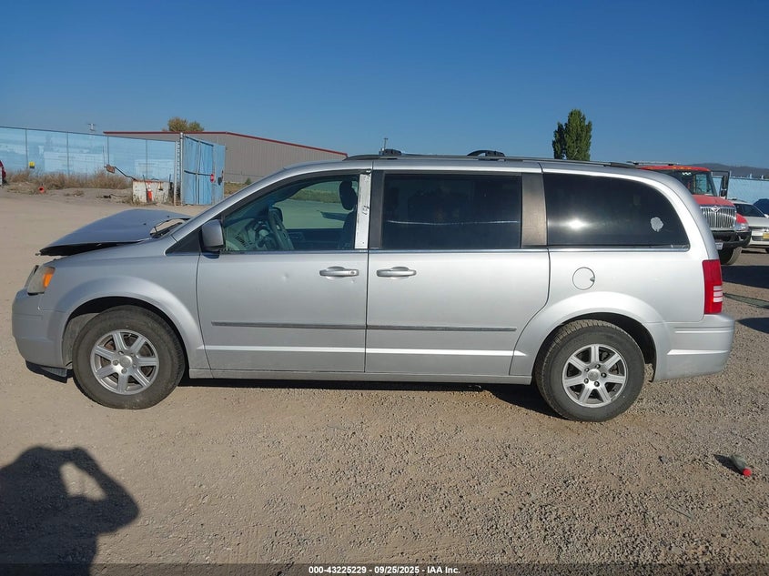 2010 Chrysler Town & Country Touring VIN: 2A4RR5DX0AR339442 Lot: 43225229