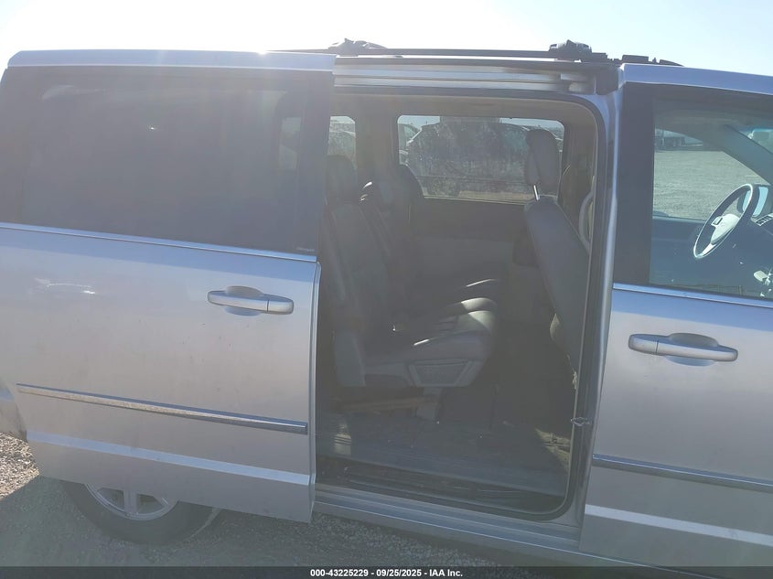 2010 Chrysler Town & Country Touring VIN: 2A4RR5DX0AR339442 Lot: 43225229