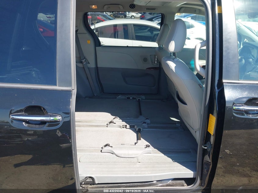 2011 Toyota Sienna Xle V6 VIN: 5TDYK3DCXBS061262 Lot: 43225342