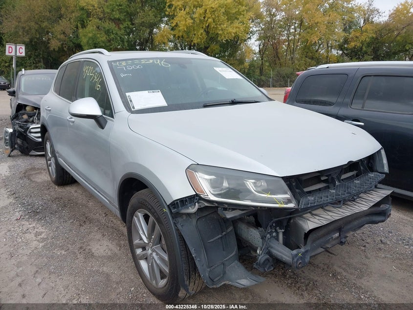 2015 VOLKSWAGEN TOUAREG V6 LUX WVGEF9BP7FD002103