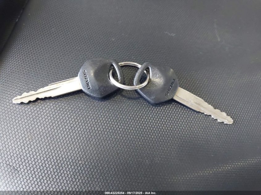 2004 Suzuki Gsx1300 R VIN: JS1GW71AX42100737 Lot: 43225354