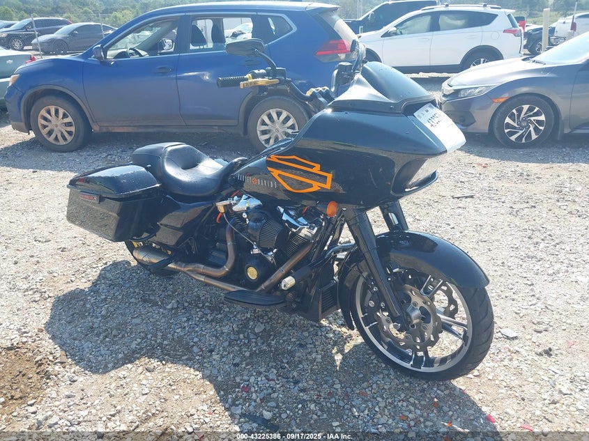 2017 HARLEY-DAVIDSON FLTRX ROAD GLIDE - 1HD1KHC3XHB620856