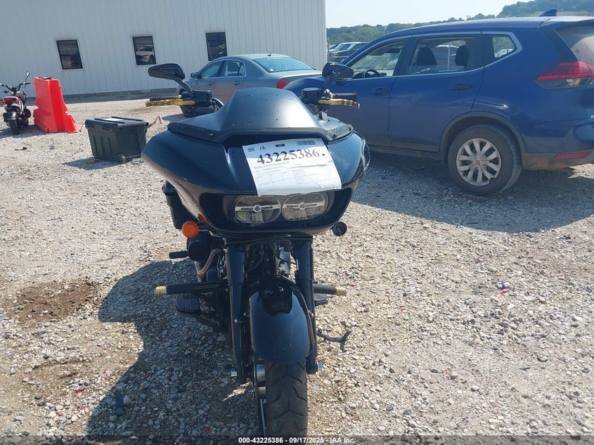 VIN 1HD1KHC3XHB620856 2017 HARLEY-DAVIDSON FLTRX ROAD GLIDE