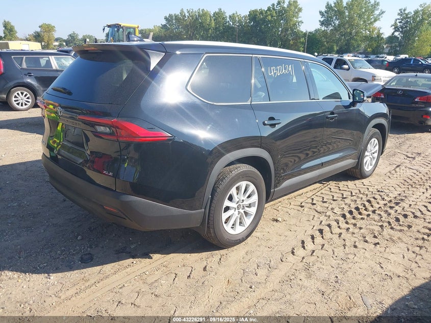 2024 TOYOTA GRAND HIGHLANDER HYBRID auction photo 4