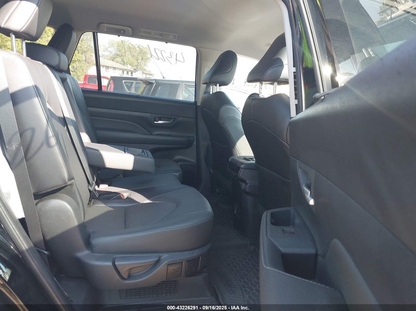 2024 TOYOTA GRAND HIGHLANDER HYBRID auction photo 8