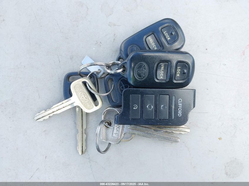 2000 Toyota Sienna Le VIN: 4T3ZF13C9YU262706 Lot: 43226423