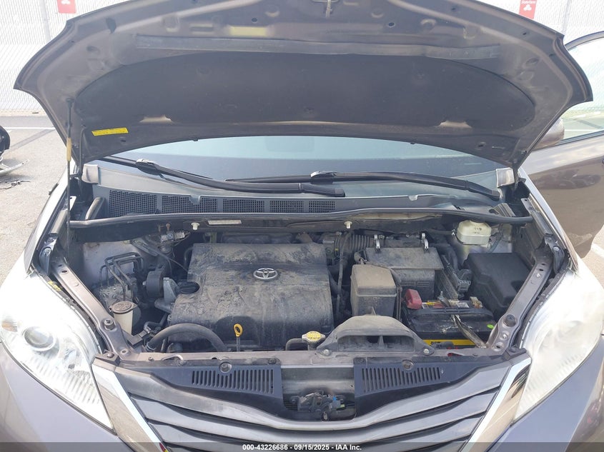 2011 Toyota Sienna Xle V6 VIN: 5TDYK3DC1BS030854 Lot: 43226686