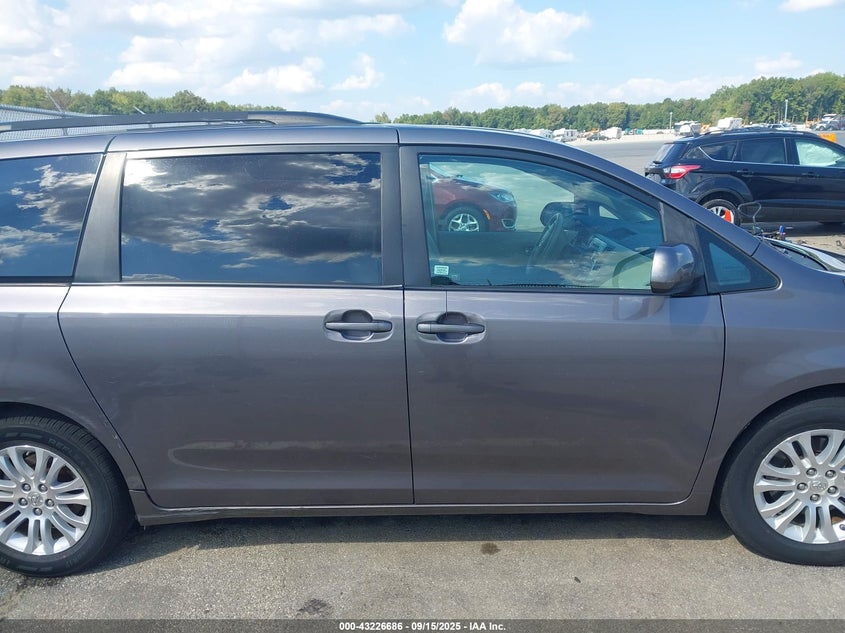 2011 Toyota Sienna Xle V6 VIN: 5TDYK3DC1BS030854 Lot: 43226686