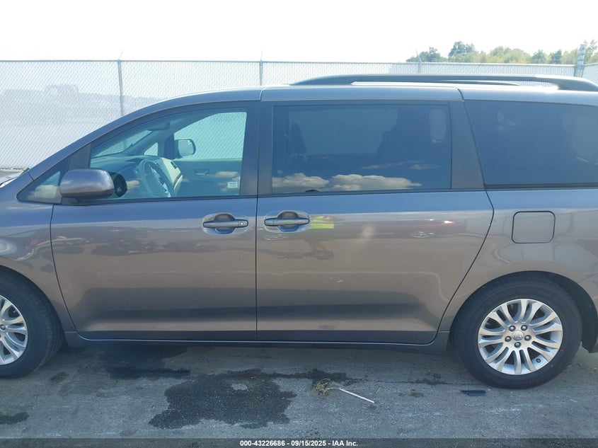 2011 Toyota Sienna Xle V6 VIN: 5TDYK3DC1BS030854 Lot: 43226686