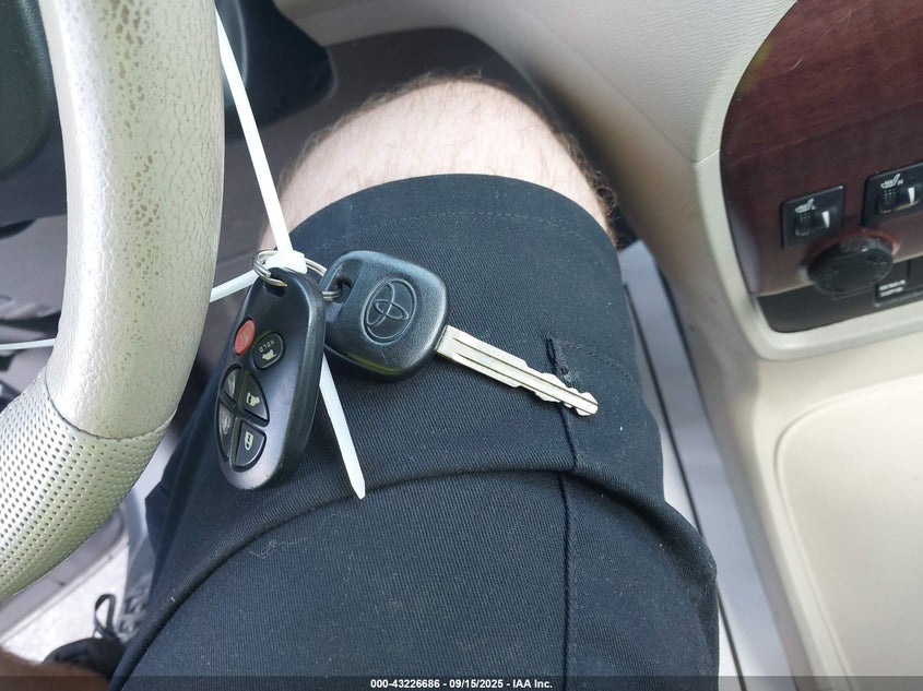 2011 Toyota Sienna Xle V6 VIN: 5TDYK3DC1BS030854 Lot: 43226686