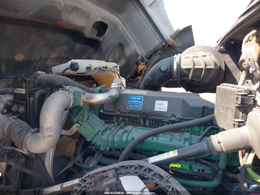 2017 Volvo Vnl VIN: 4V4NC9EH5HN983308 Lot: 43226828