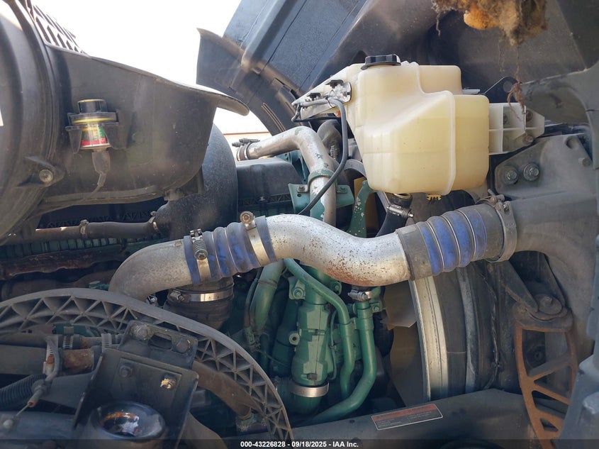 2017 Volvo Vnl VIN: 4V4NC9EH5HN983308 Lot: 43226828