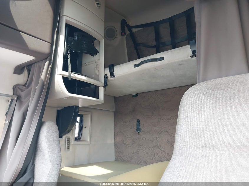 2017 Volvo Vnl VIN: 4V4NC9EH5HN983308 Lot: 43226828