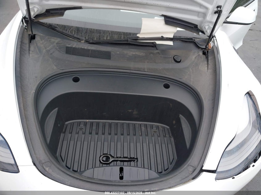 2023 Tesla Model 3 Rear-Wheel Drive VIN: 5YJ3E1EAXPF551800 Lot: 43227102