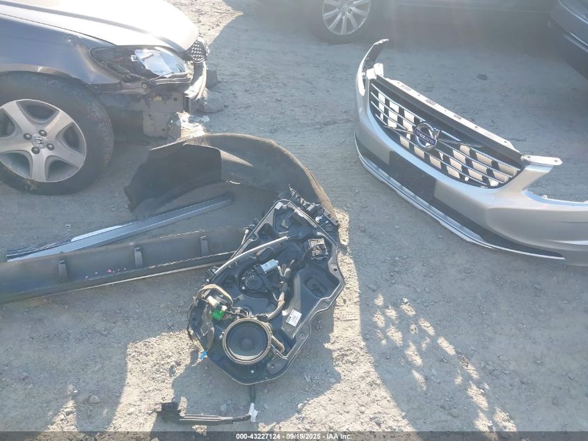 2015 Volvo Xc60 T5 Premier VIN: YV440MDK1F2738064 Lot: 43227124