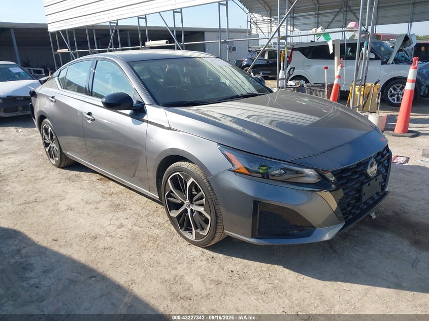 NISSAN ALTIMA SR FWD