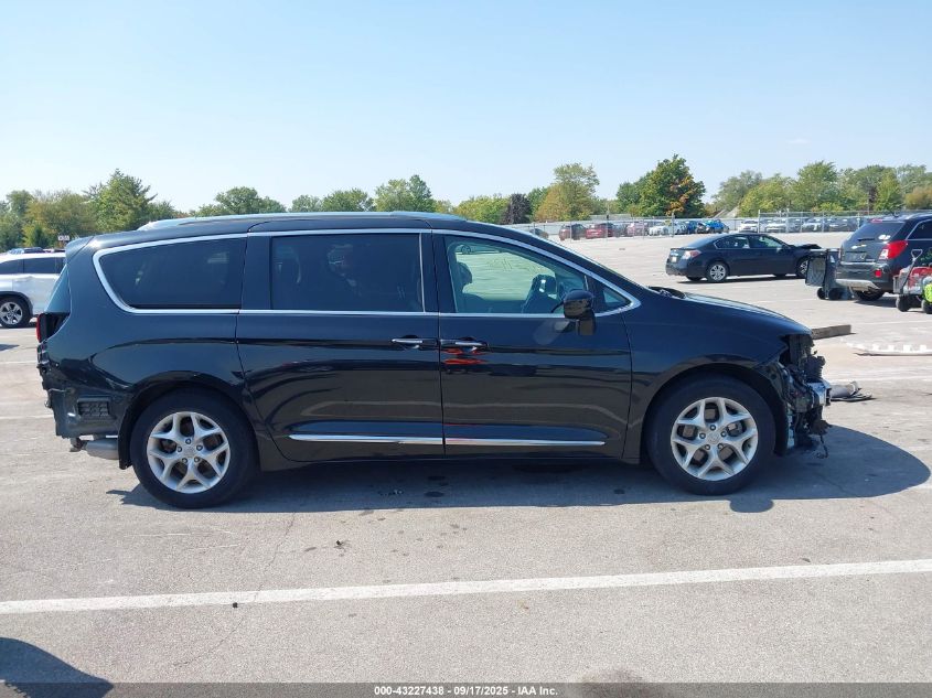 2019 Chrysler Pacifica Touring L VIN: 2C4RC1BG5KR575931 Lot: 43227438