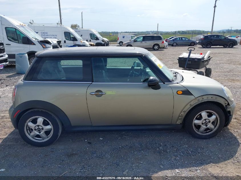 2007 Mini Cooper VIN: WMWMF33537TT55842 Lot: 43227575