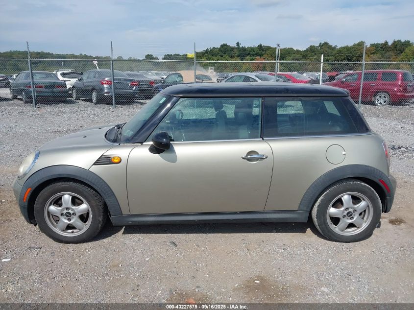 2007 Mini Cooper VIN: WMWMF33537TT55842 Lot: 43227575
