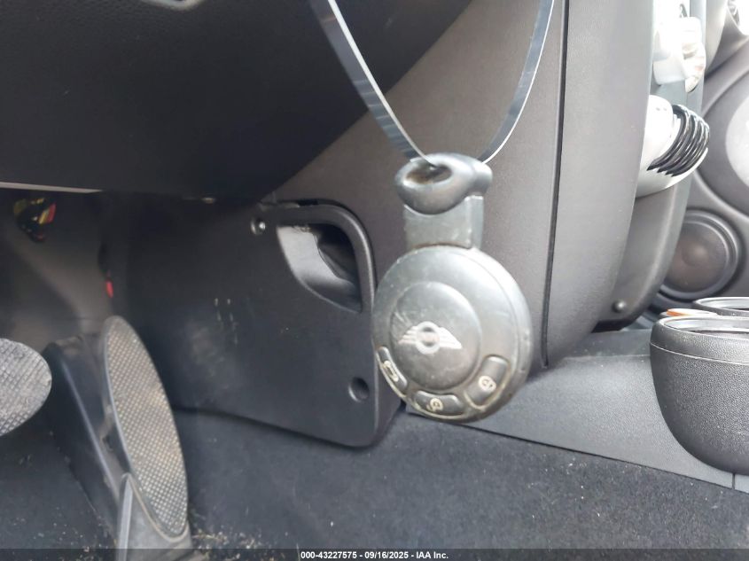 2007 Mini Cooper VIN: WMWMF33537TT55842 Lot: 43227575