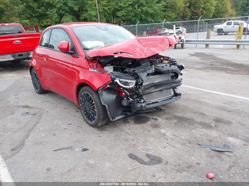 2024 FIAT 500E INSPI(RED) FWD - ZFAFFAA41RX203362
