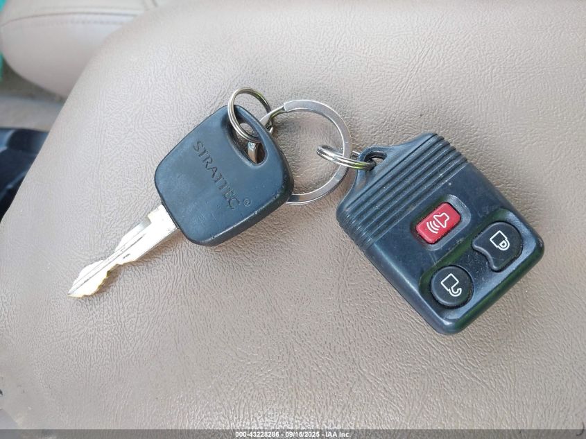 2000 Ford Explorer Xlt VIN: 1FMZU63E9YZB78272 Lot: 43228286