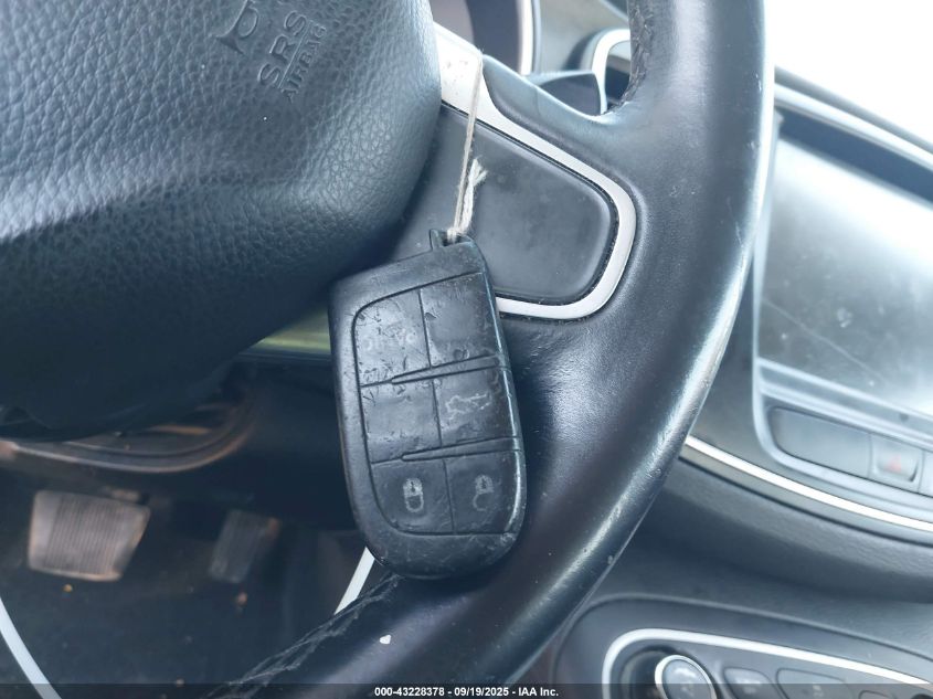 2016 Chrysler 200 Limited Platinum VIN: 1C3CCCAB3GN184969 Lot: 43228378