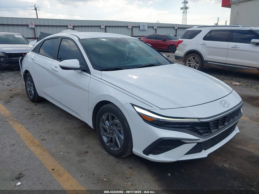 KMHLM4DG6RU719142 2024 HYUNDAI ELANTRA photo no. 11