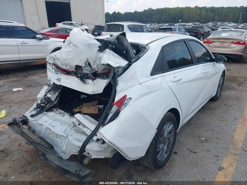 KMHLM4DG6RU719142 2024 HYUNDAI ELANTRA photo no. 4