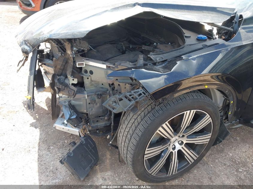 2021 Volvo Xc90 T6 Inscription 6 Passenger VIN: YV4A221L2M1681097 Lot: 43228831