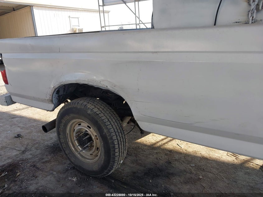 1995 Ford F350 VIN: 1FTJW36F5SEA82040 Lot: 43228880