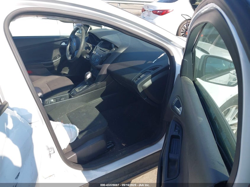 2016 FORD FOCUS SE - 1FADP3K2XGL219401