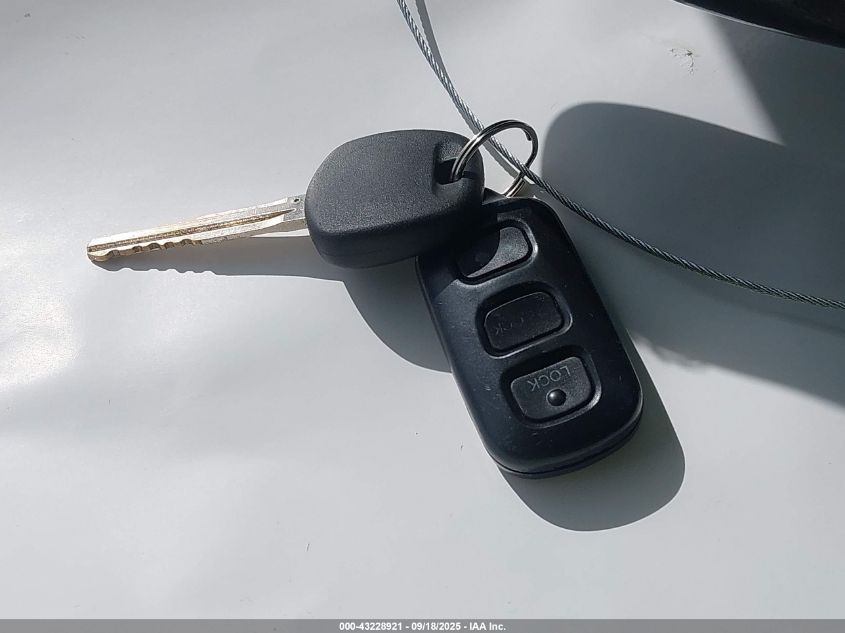 2005 Toyota Matrix Xr VIN: 2T1KR32E15C411932 Lot: 43228921