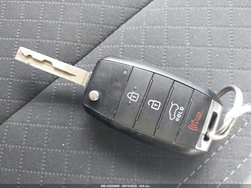 2017 KIA SORENTO 2.4L LX - 5XYPG4A33HG281534