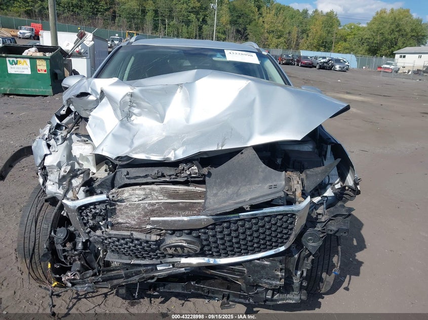 2017 KIA SORENTO 2.4L LX - 5XYPG4A33HG281534