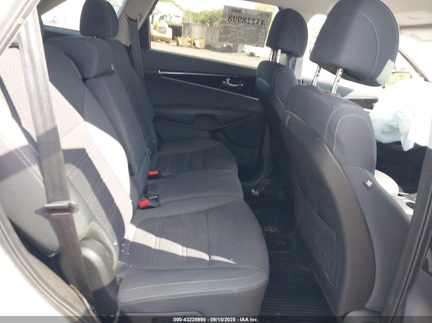 2017 KIA SORENTO 2.4L LX - 5XYPG4A33HG281534