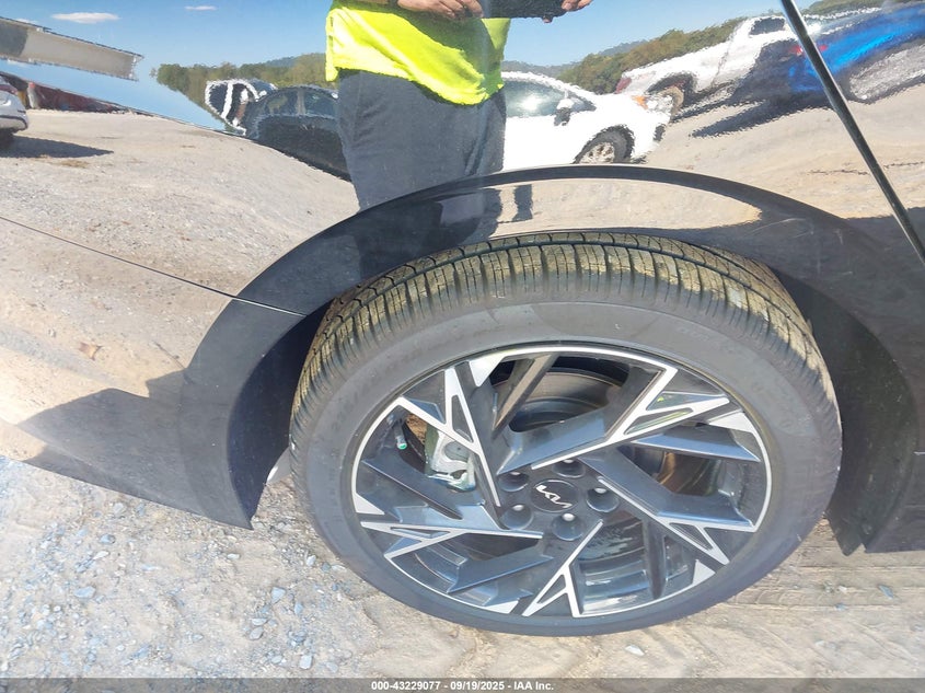 2025 Kia K5 Gt-Line VIN: KNAG64J76S5393070 Lot: 43229077