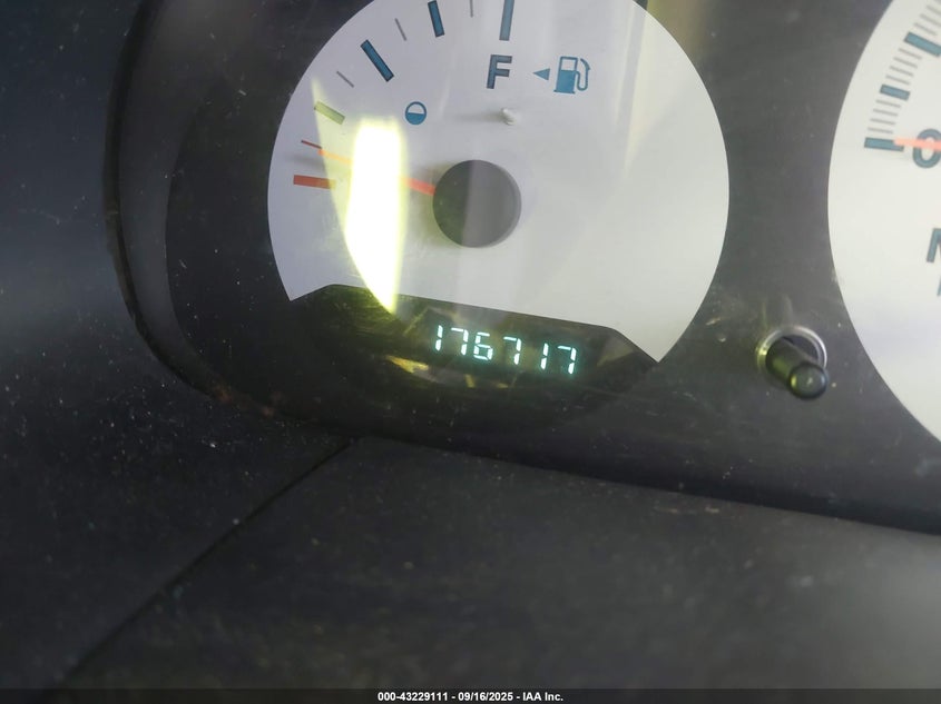 2005 Chrysler Town & Country VIN: 1C4GP45R05B437579 Lot: 43229111