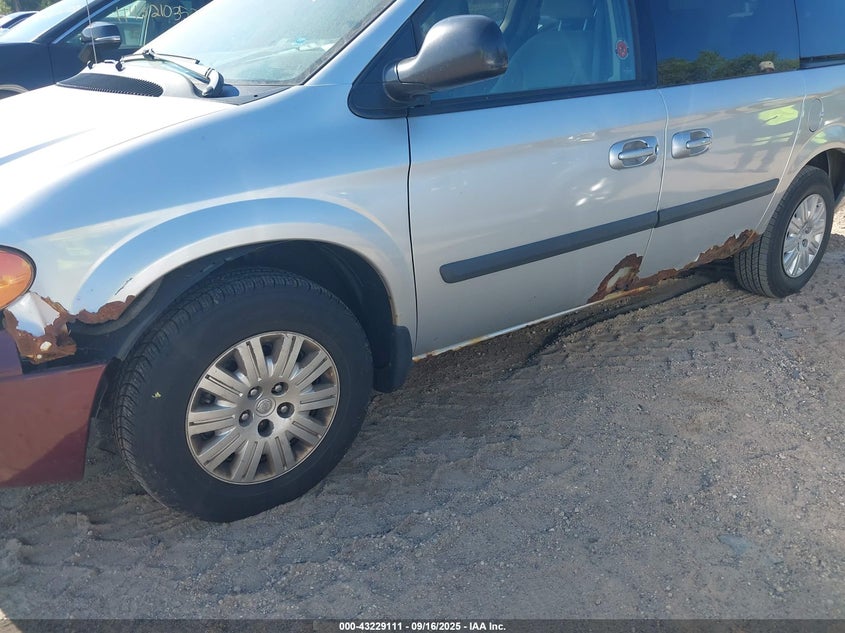 2005 Chrysler Town & Country VIN: 1C4GP45R05B437579 Lot: 43229111