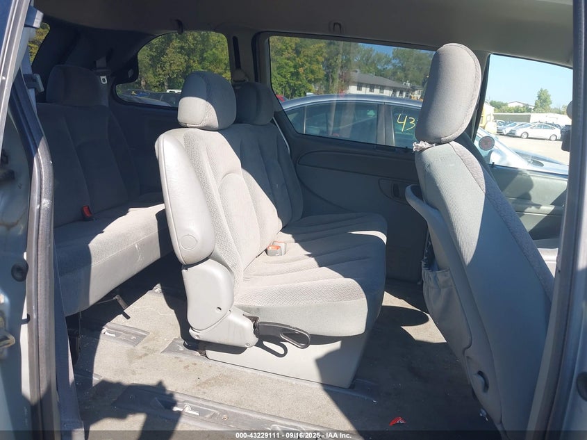 2005 Chrysler Town & Country VIN: 1C4GP45R05B437579 Lot: 43229111