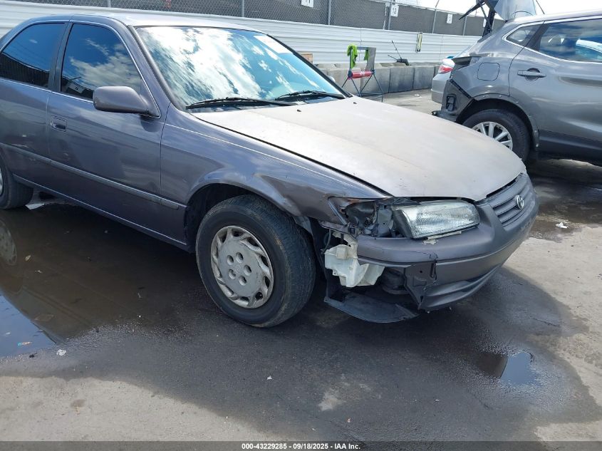 1999 Toyota Camry Le VIN: JT2BG22K6X0300272 Lot: 43229285