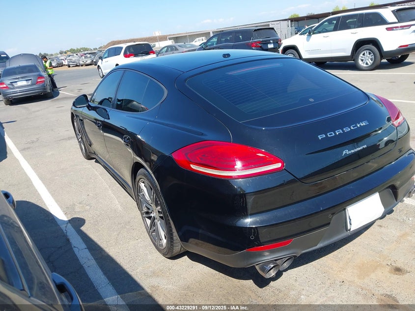 2015 PORSCHE PANAMERA 2/4 - WP0AA2A72FL002302