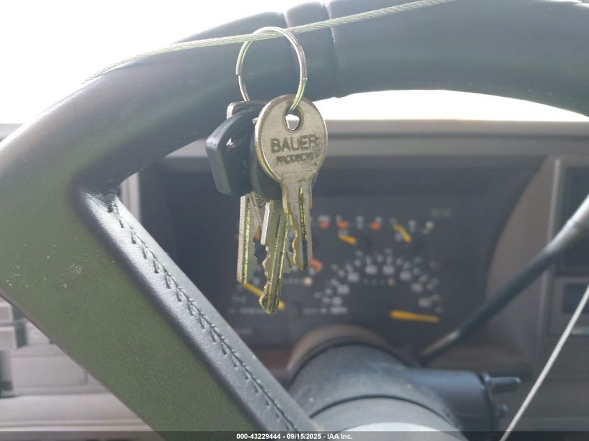 1993 Chevrolet Gmt-400 K1500 VIN: 2GCEK19K7P1138868 Lot: 43229444