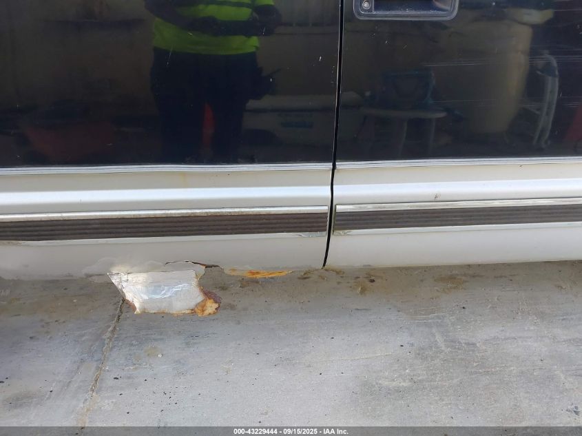 1993 Chevrolet Gmt-400 K1500 VIN: 2GCEK19K7P1138868 Lot: 43229444