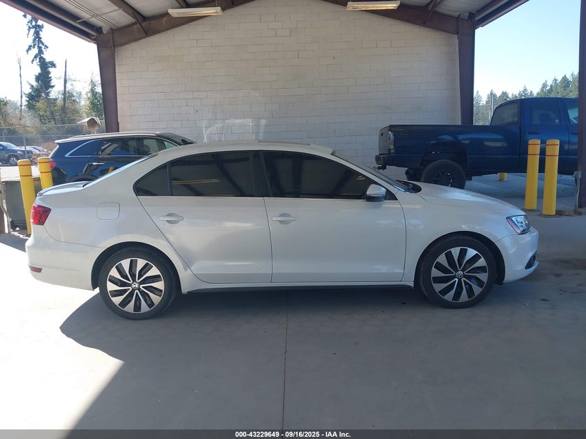 2013 VOLKSWAGEN JETTA HYBRID SEL PREMIUM - 3VW637AJ6DM221801