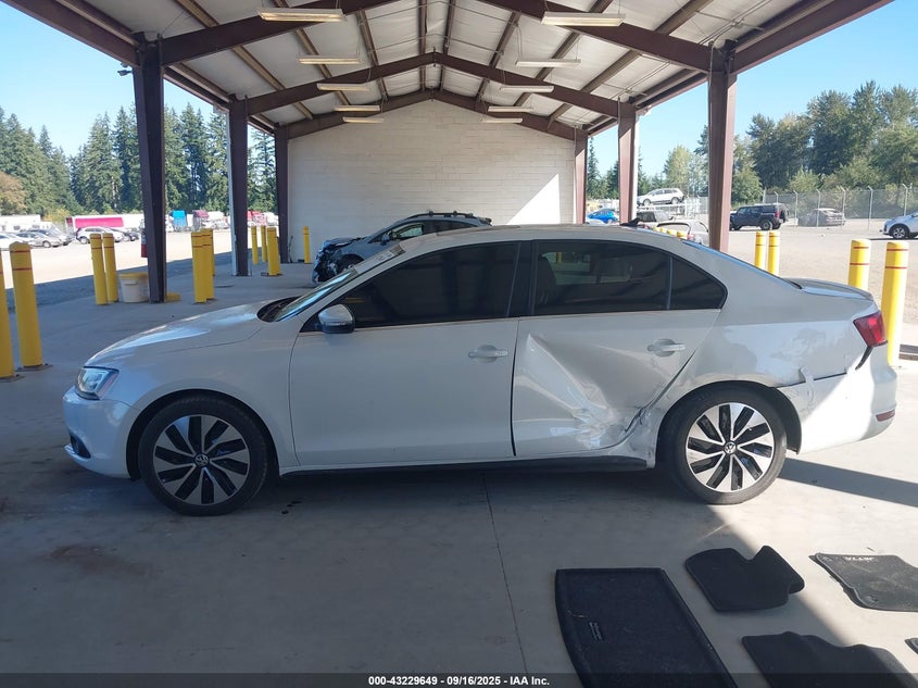 2013 VOLKSWAGEN JETTA HYBRID SEL PREMIUM - 3VW637AJ6DM221801